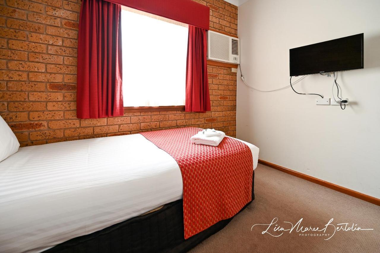 Narrandera Club Motor Inn Dış mekan fotoğraf