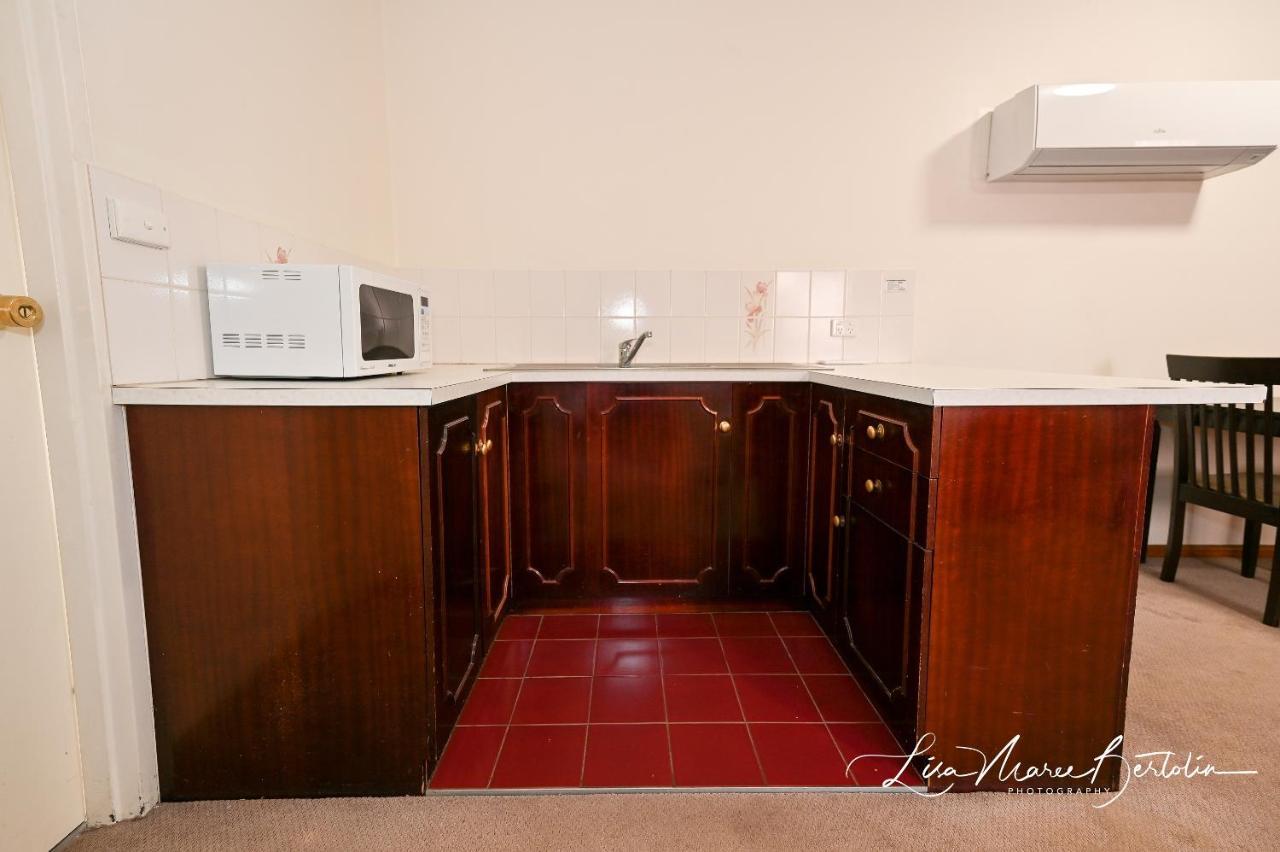 Narrandera Club Motor Inn Dış mekan fotoğraf