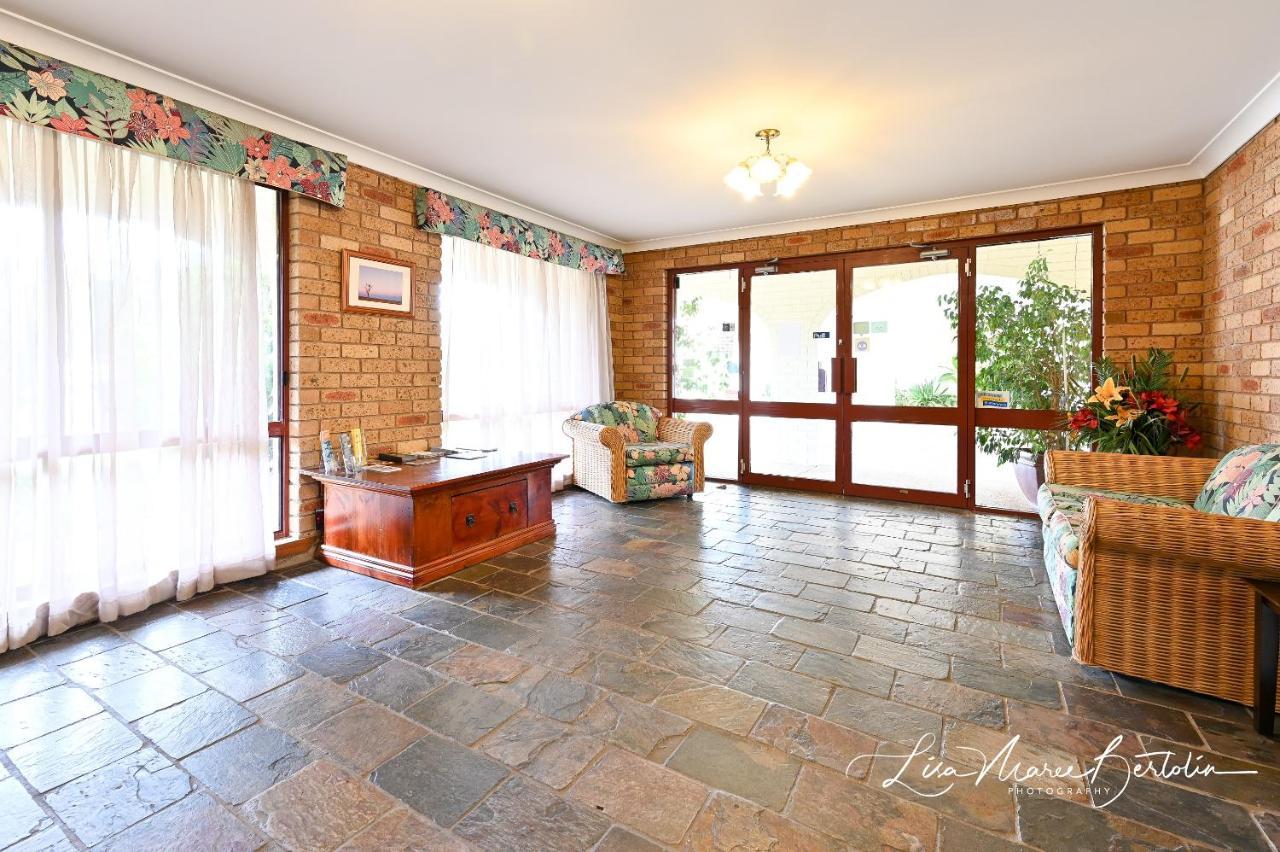 Narrandera Club Motor Inn Dış mekan fotoğraf