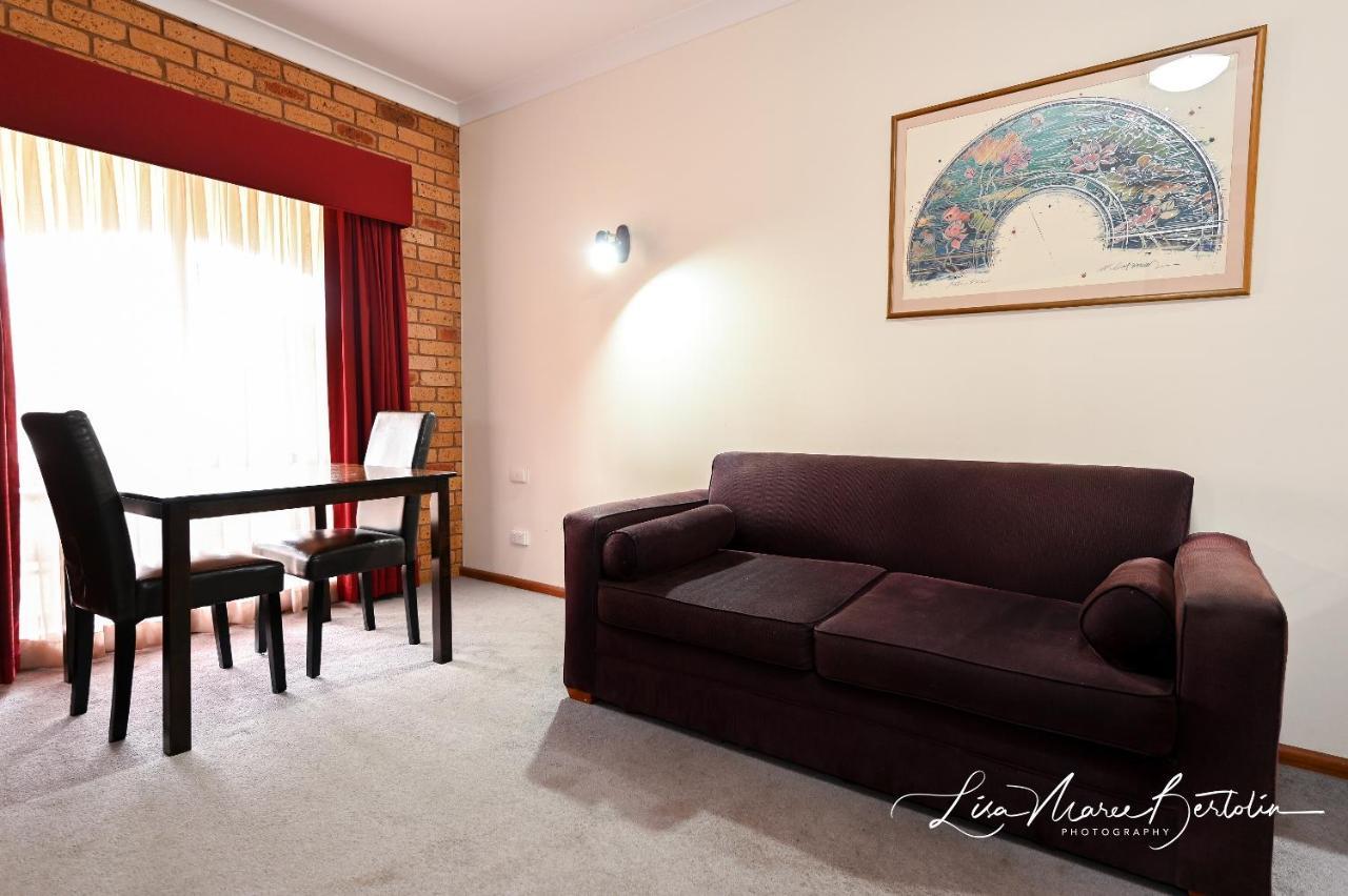 Narrandera Club Motor Inn Dış mekan fotoğraf